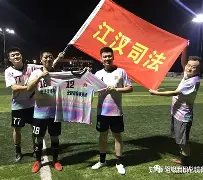 徽州黑豹队对阵江汉鲸鲨队，电竞杯赛读秒绝平，门将神扑救主——门前嗅觉决定胜负(lol打一把就得重登要不然无法读秒)