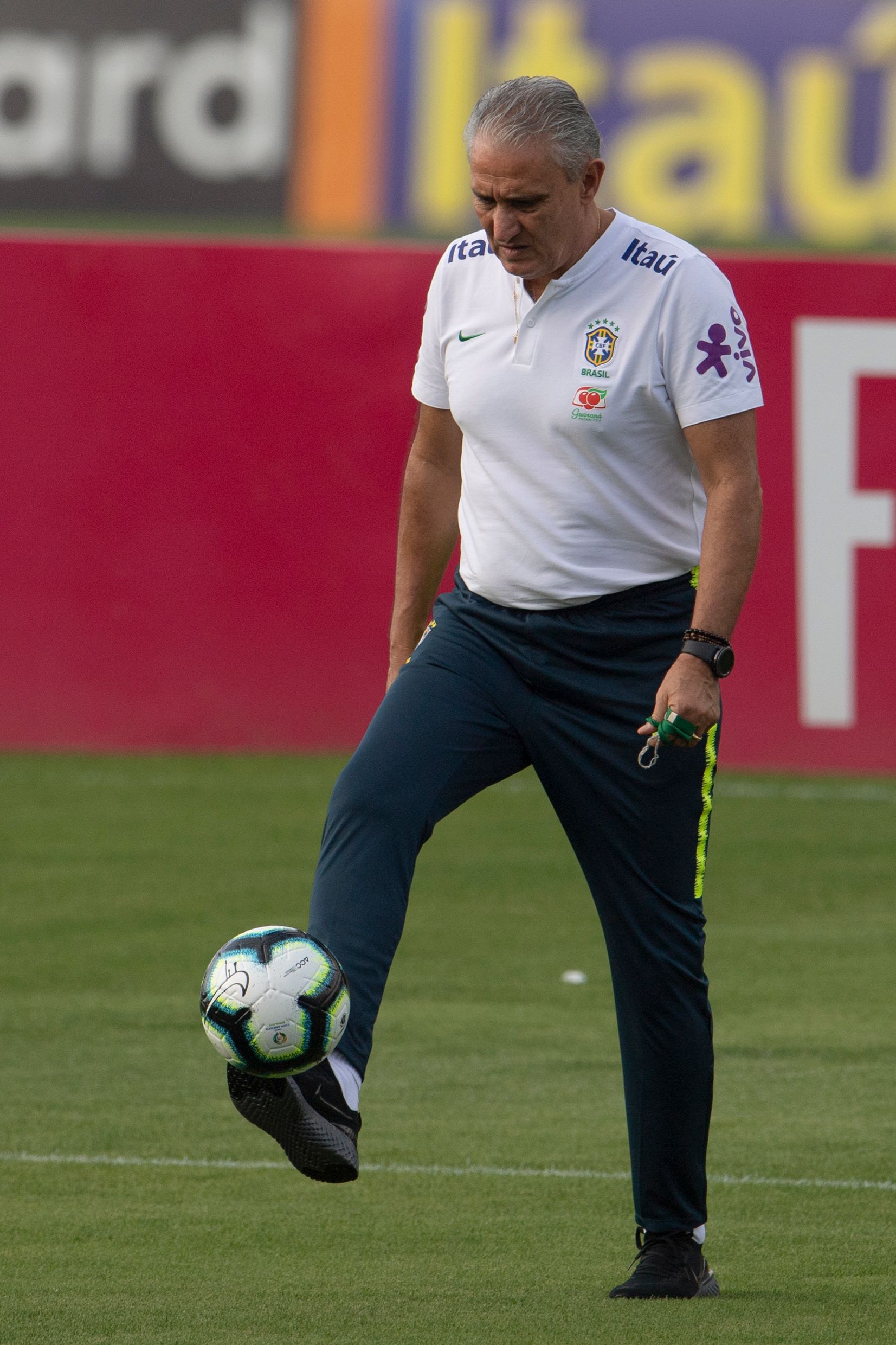 雷恩发布备战花絮，今夜完成体检，美洲杯任务艰巨，球探报告显示潜力(正如球探报告中)-爱游戏体育娱乐入口