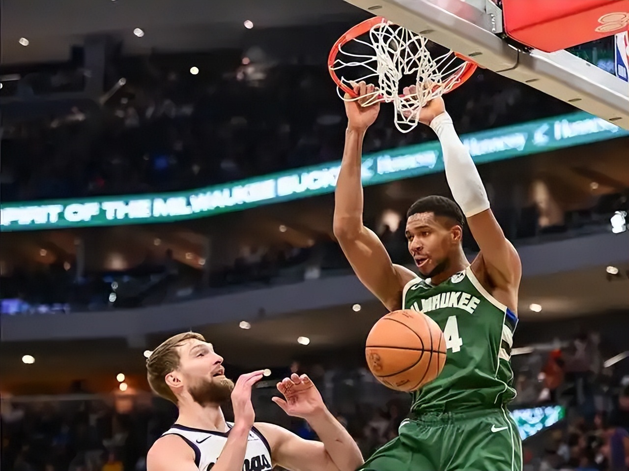 NBA常规赛今晚走向成谜，亚特兰大迎来里程碑，引发热议，阵容厚度经受考验的简单介绍-爱游戏体育娱乐入口