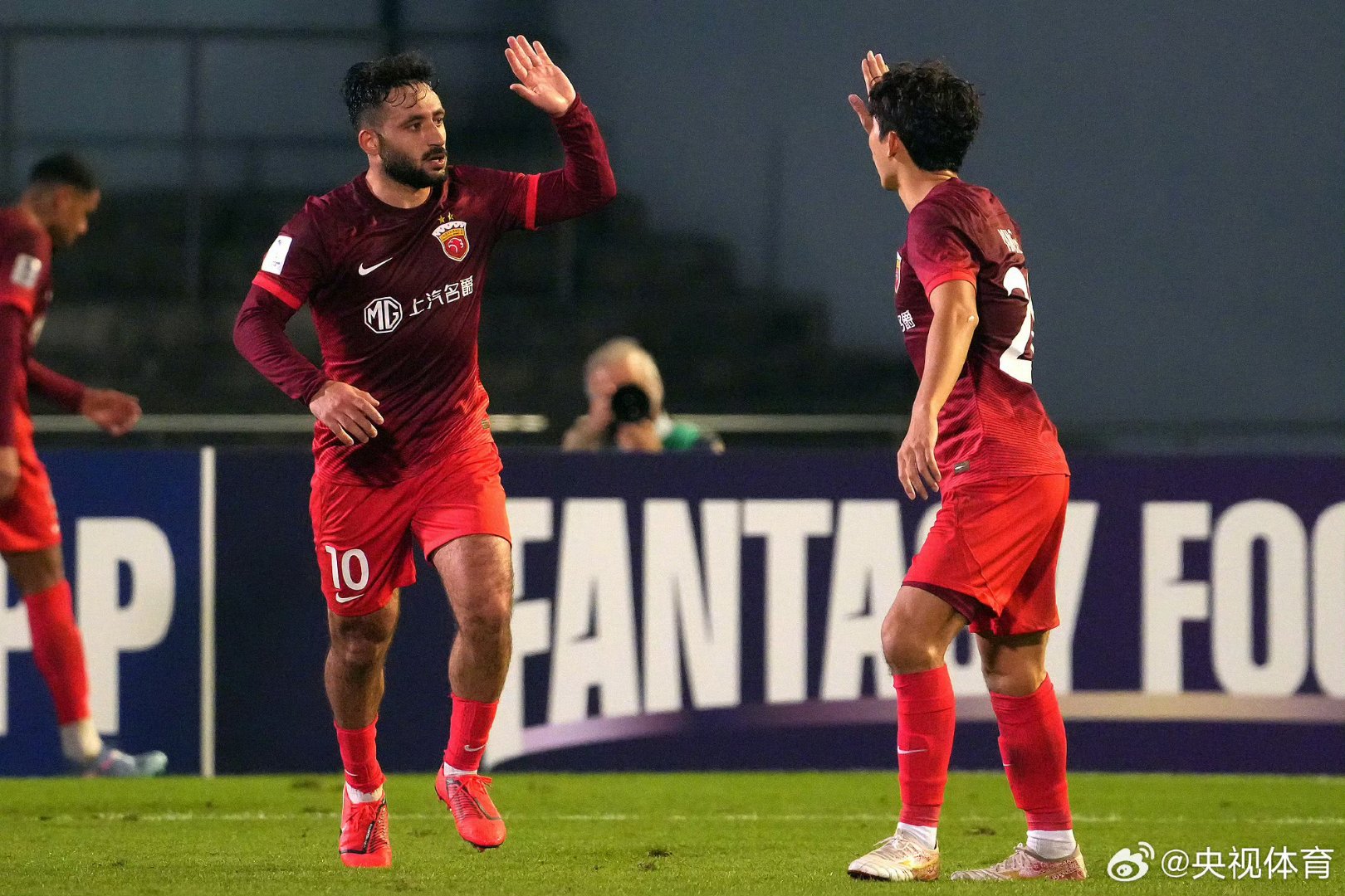 武磊被重罚回上港踢中超
