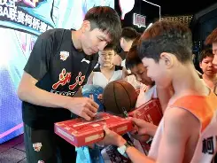 浙江稠州训练开放日；赛前完成体检引欢呼；社区盾在即；心理建设被强调的简单介绍