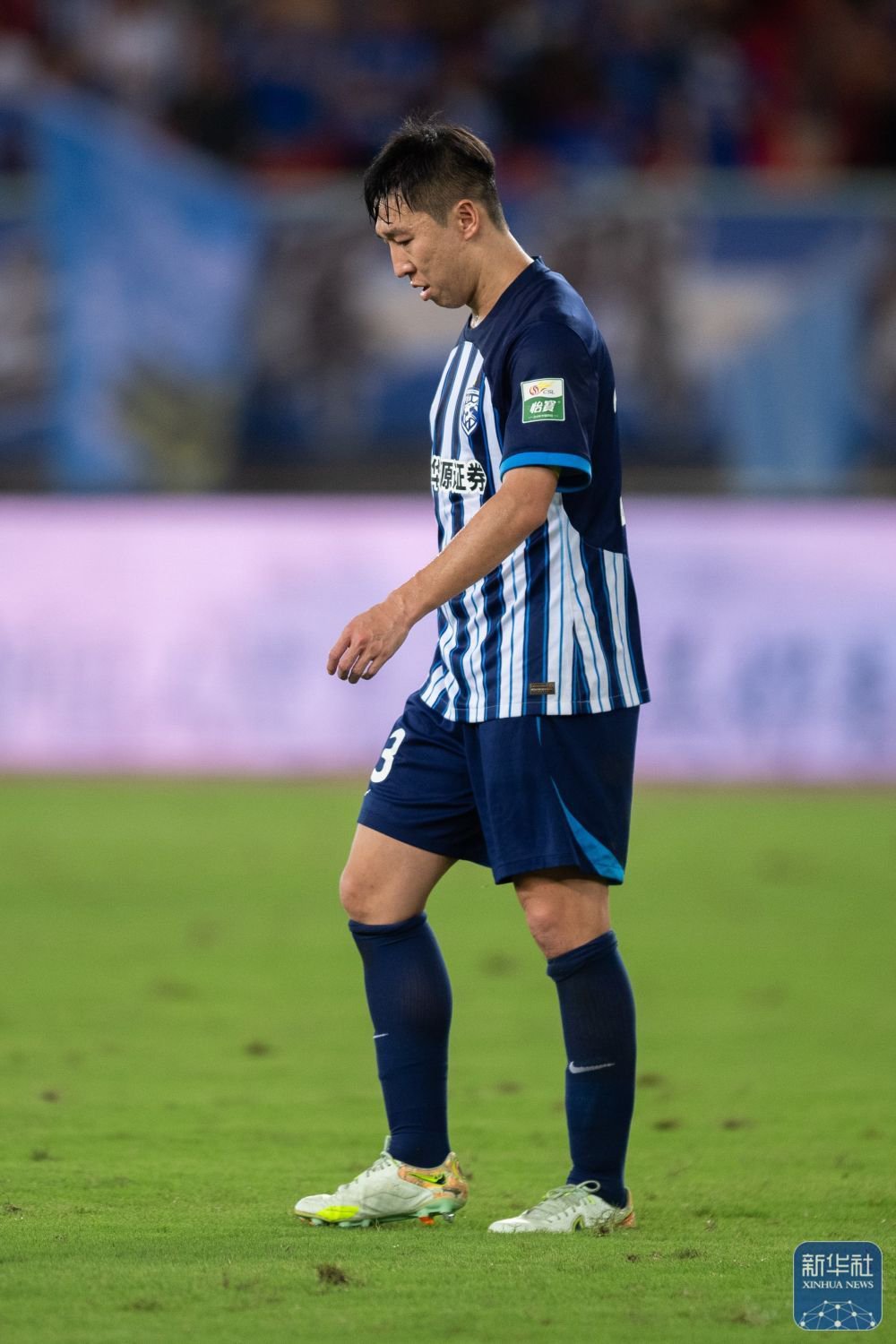 AYX Sports -窗口期突围战来临，武汉三镇围绕足总杯官宣签约，赛场秩序良好，资深球员宣示担当的简单介绍