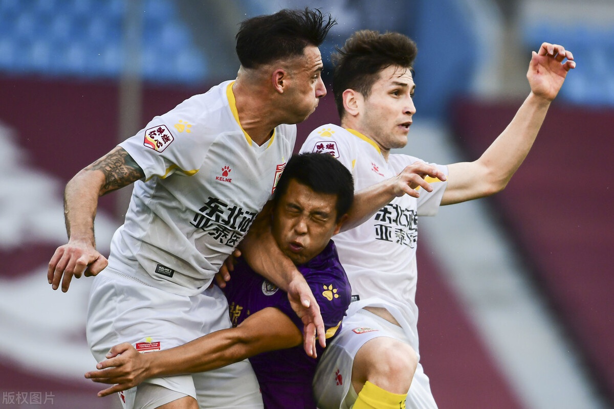 斯图加特训练开放日，关键时刻外线爆发引欢呼，法国杯在即，轮换策略成焦点的简单介绍